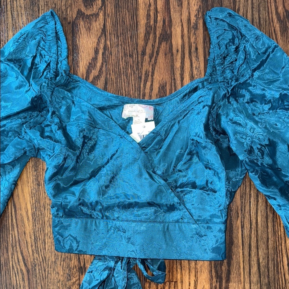 Free People Emerald Satin Wrap Crop Top Balloon Sleeve NWT XS - Picture 7 of 15